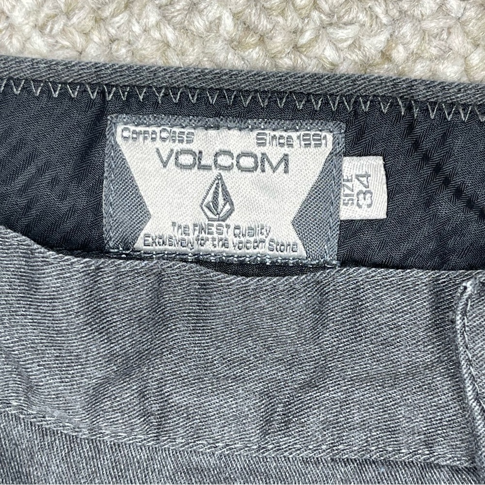 Volcom shorts - Picture 3 of 8